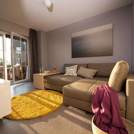 公寓 Kleiner-sundblick-terrassenwohnung-mit-meerblick-und-strandkorb-in-lemkenhafen